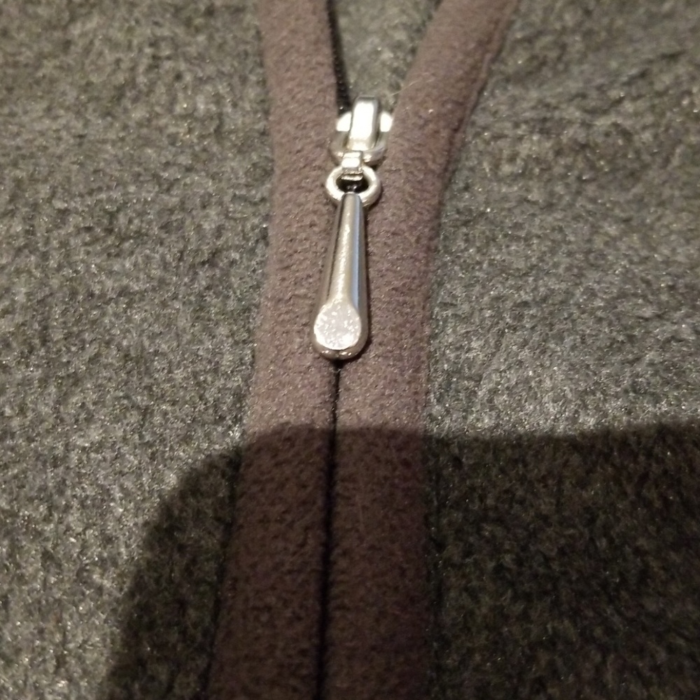 Karen Scott zippered vest. - Picture 3 of 3
